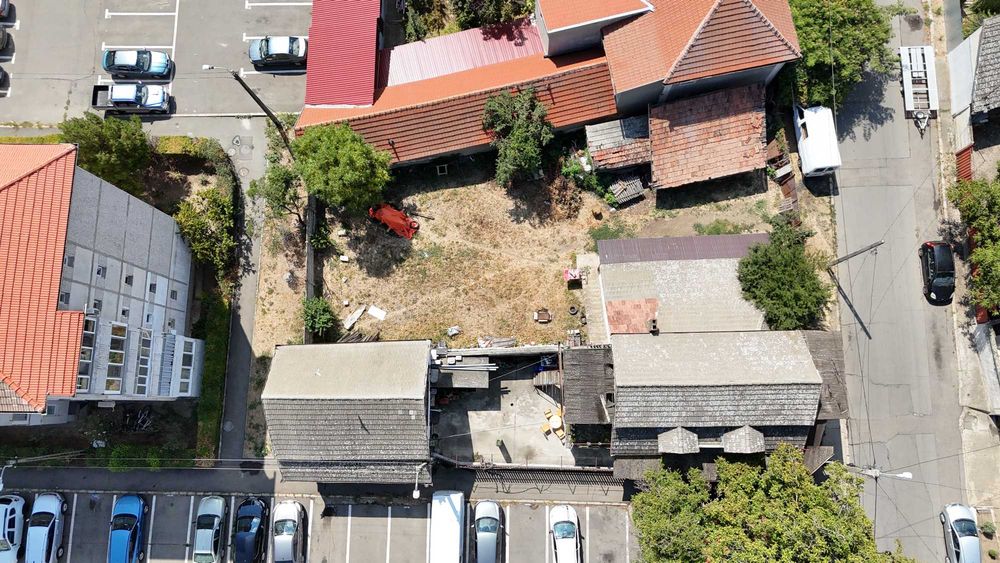 Vand spatiu comercial cu anexe