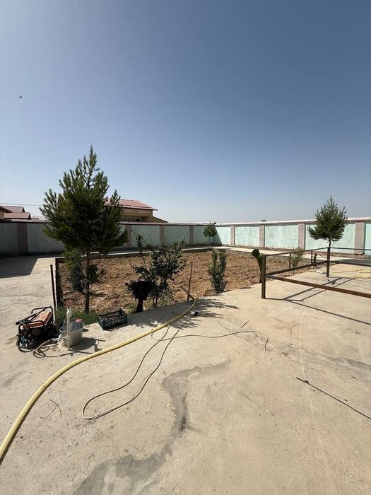 Karmana tumani malik katejlaridan 6 sotixli uy sotiladi