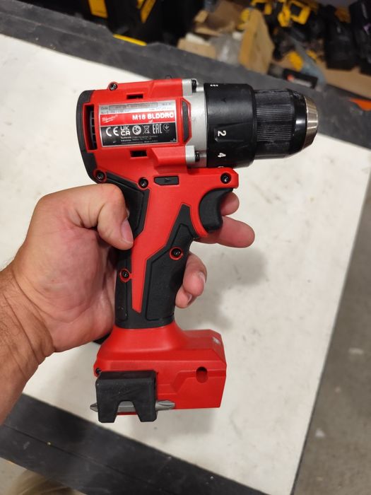 Топ модел безчетков  винтоверт Милуоки Milwaukee M18 BLDDRC + 5Ah