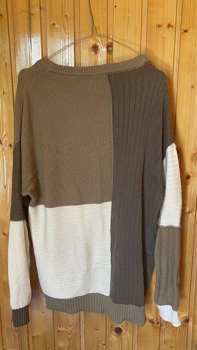 Plover cu 2 tipuri de maro și alb din Bershka