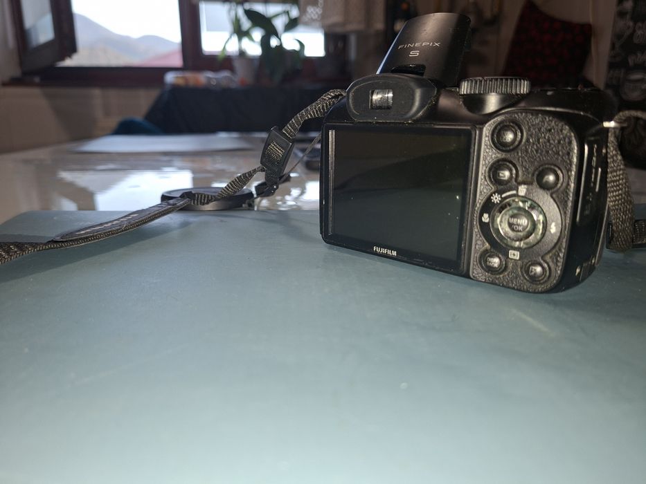 Fujifilm FinePix S2950, defect, pentru piese sau decor