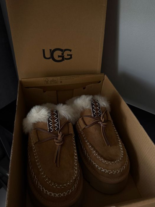 Ugg обувки и чанта chanel