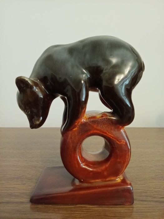 Продам фарфоровые статуэтки