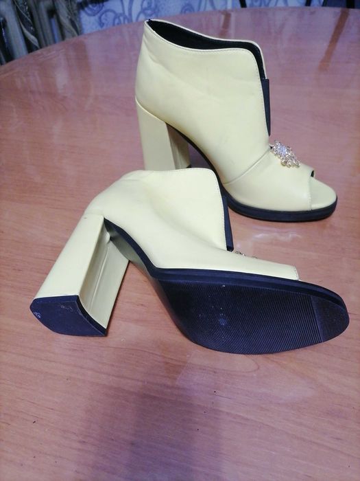 Туфли с открытым носком