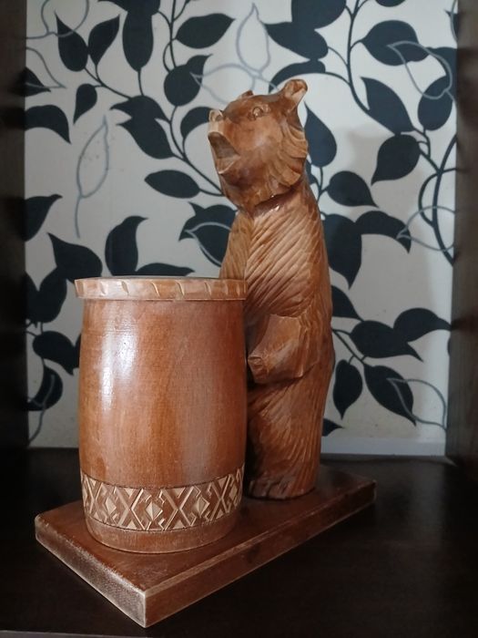 Статуэтка "Медведь с мёдом"