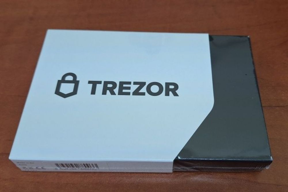 Хардуерен крипто портфейл Trezor Model T

Ето линк към официалния сайт: trezor.io/trezor-model-t