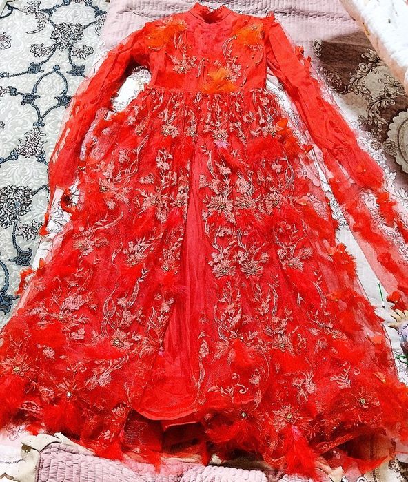 Qizil  hashamatli Kelinlik koʻylagi