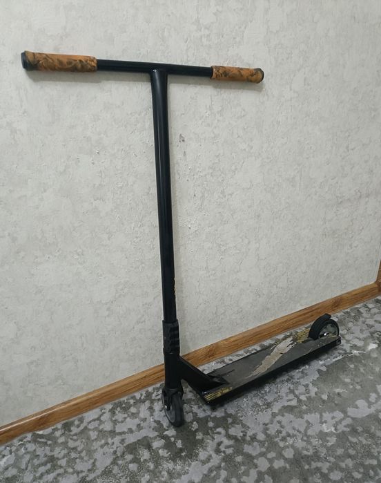 Продаю самокат Б/У