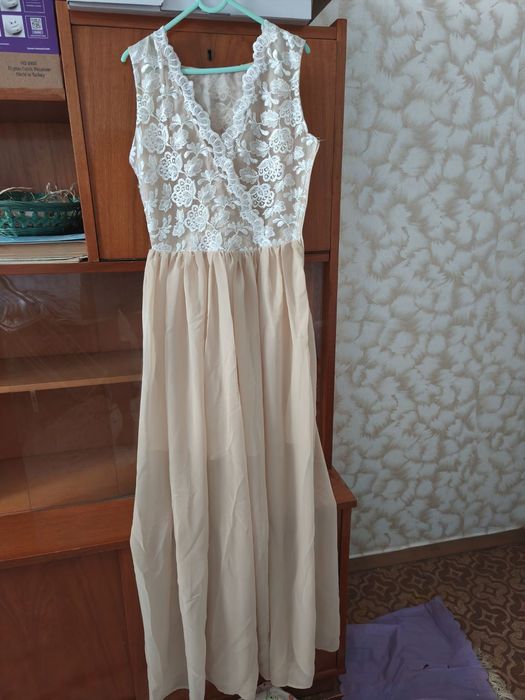 Дълга, елегантна и стилна рокля