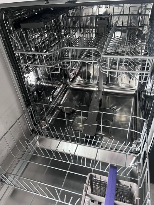 Vând mașină de spălat vase Beko