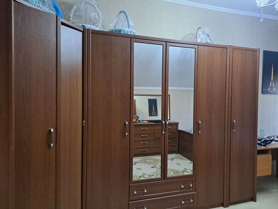 Продаётся Спальный гарнитур