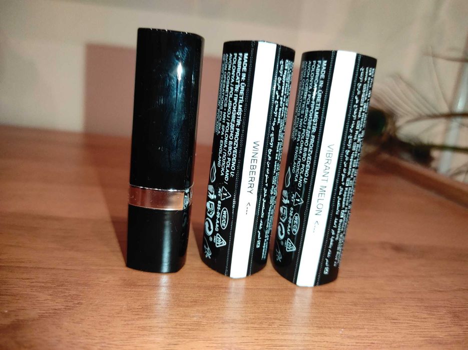 червило Ultra AVON