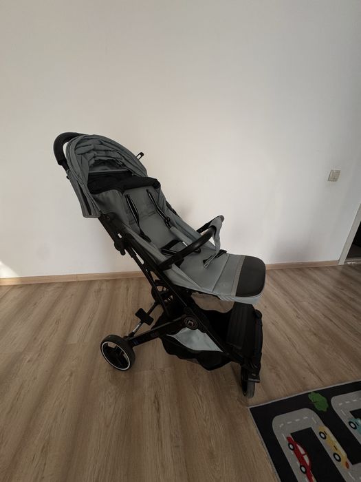 Поогулочная коляска