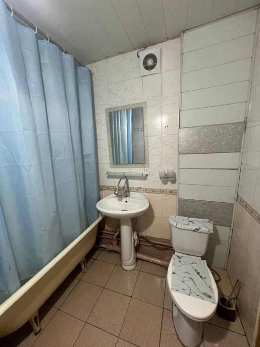 Продаётся квартира Чиланзар 1 квартал 2/4/4 кирпич 2×4