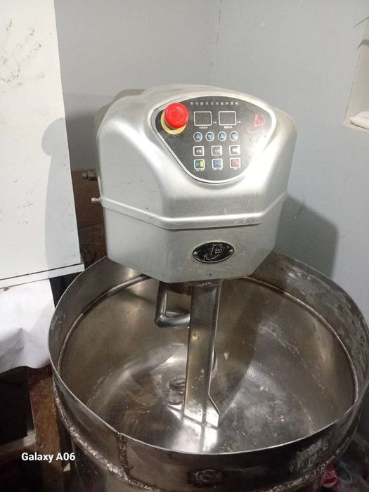 Продаётся тестомешалка и печь для пекарни