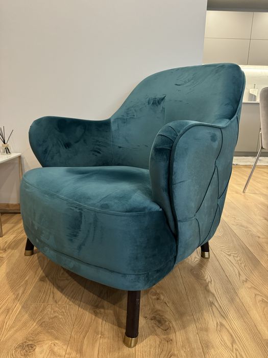 Удобен диван с кресло