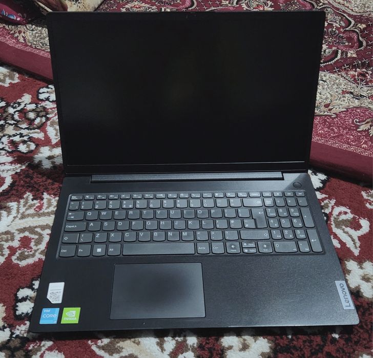 Lenova Noutbuki sotiladi
