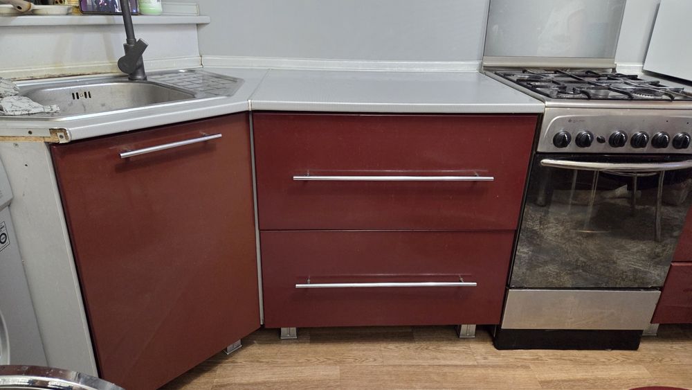 Продам кухонный гарнитур б/у