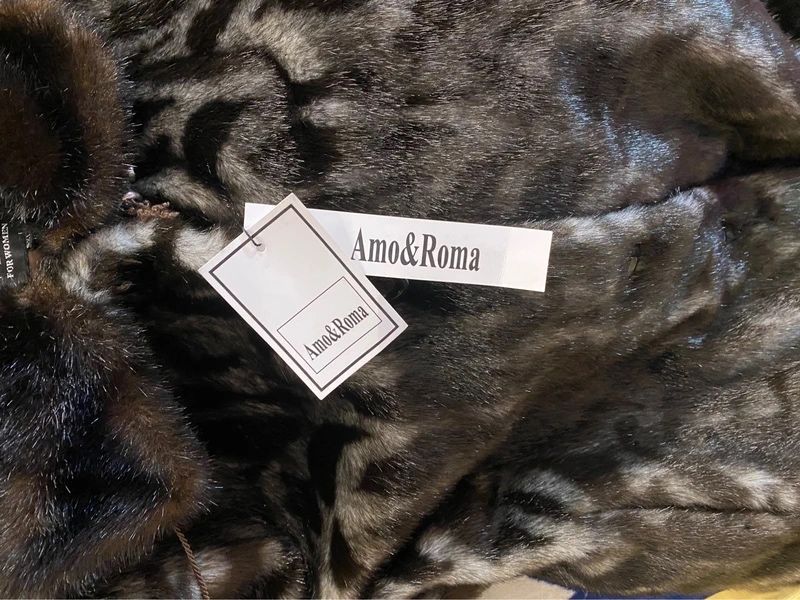 Haina blana, cu eticheta