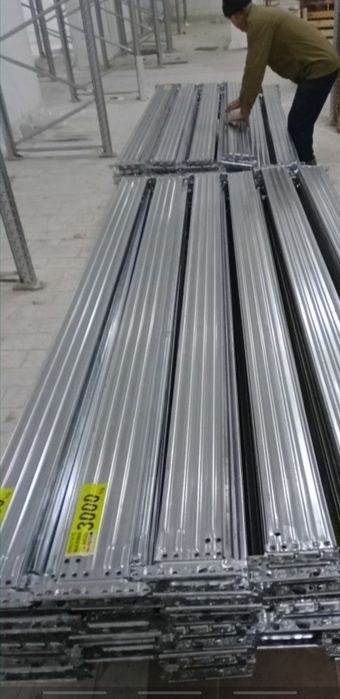 Vând rafturi metalice pentru depozitare zincate la super preț