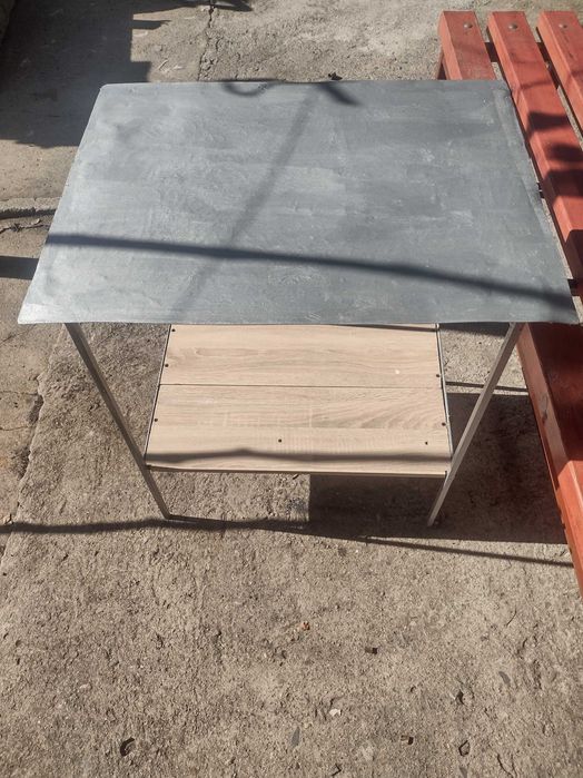 Метален стелаж рафт.