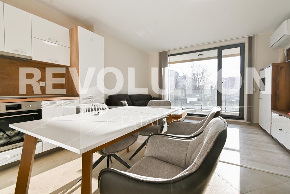 Дава се под наем Тристаен апартамент в София, Малинова долина - 100 кв.м за 925 € - Снимка #1