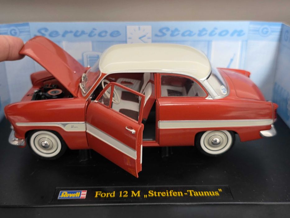 Macheta Auto 1/18 Revell Ford 12 M Streifen Taunus