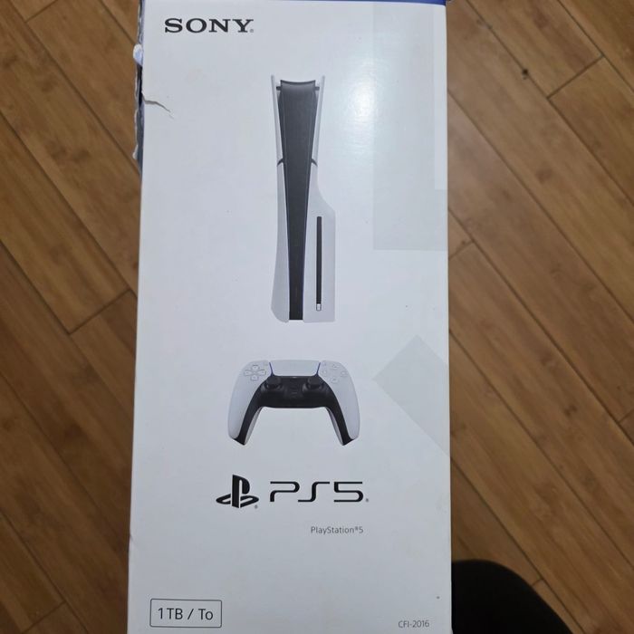 Play station 5 (PS5) . Garantie pana în iulie  2028