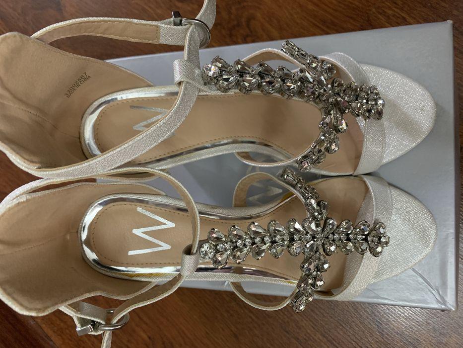 Босоножки летние