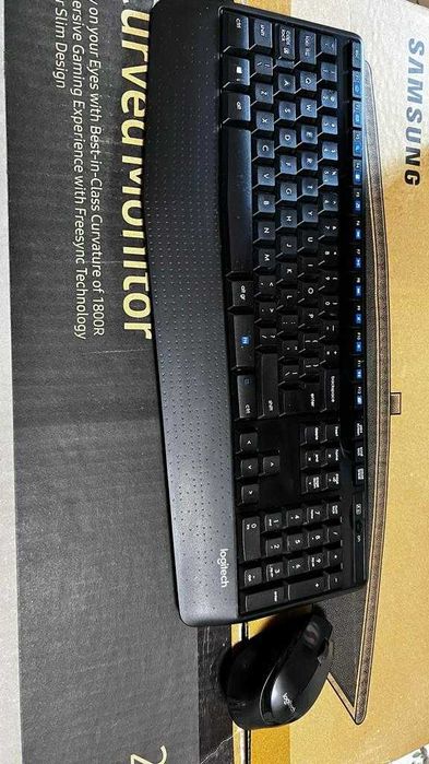 PC/Calculator gaming Asus TUF, împreuna cu kit wireless Logitech