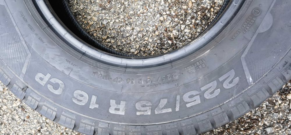 Като НОВИ 225 75 R16C Continental