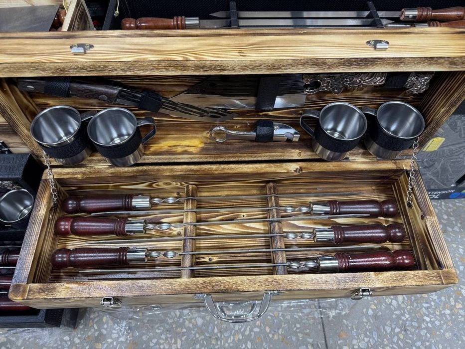 Шашлык набор. Идиши кожа ва ёгочдан ишланган