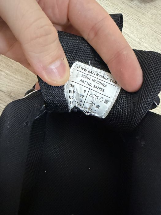 Balenciaga Track 42 purtati