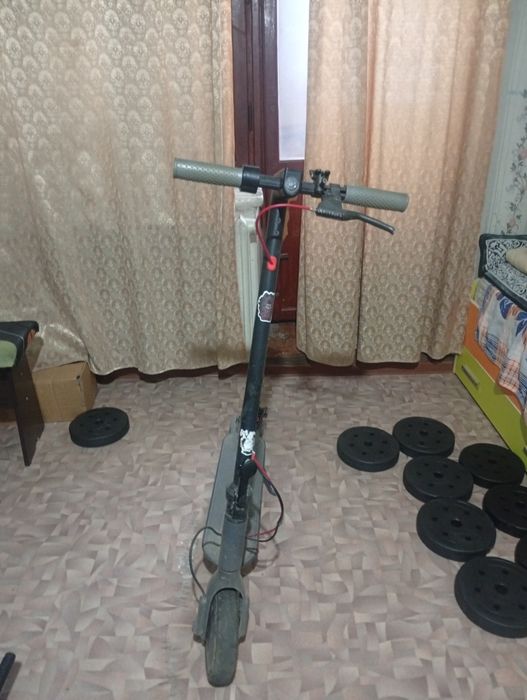 Самокат электро .