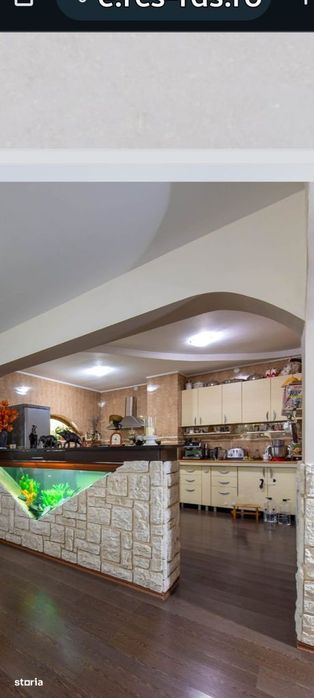 Vilă-Pensiune pe malul Marii Negre .cu 11 camere, 11 băi,curte 500mp.