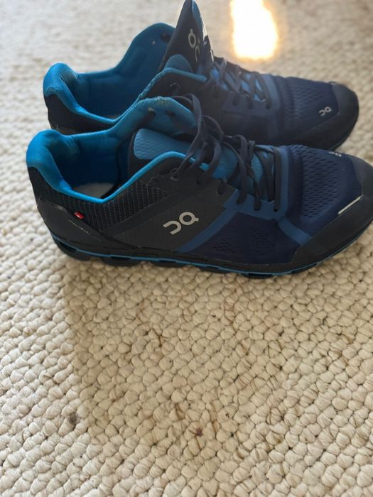 On Cloud mărimea 45