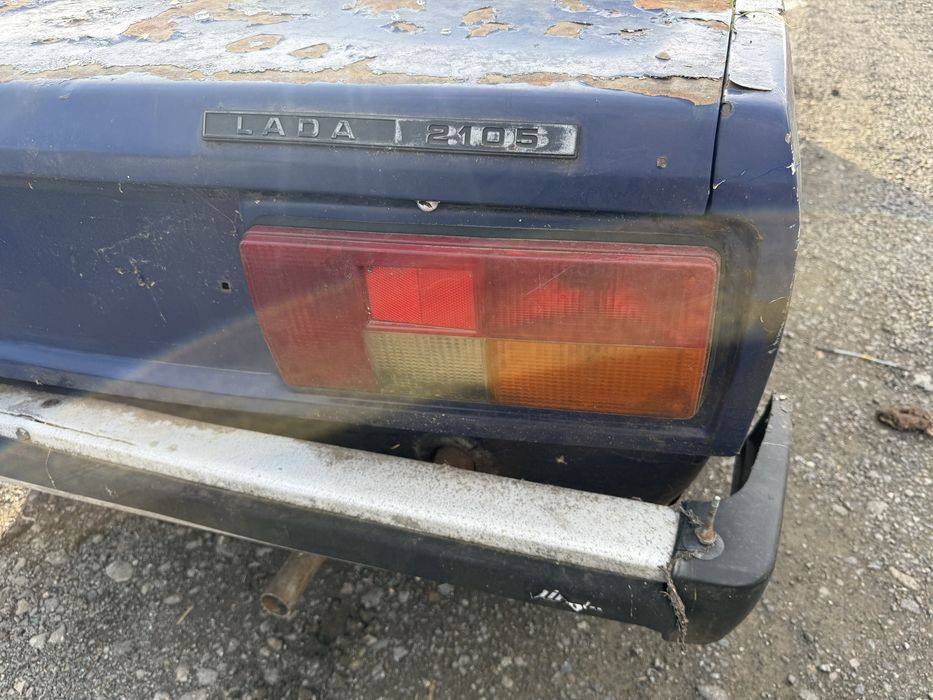 Лада 5 ца 2105  бензин на части