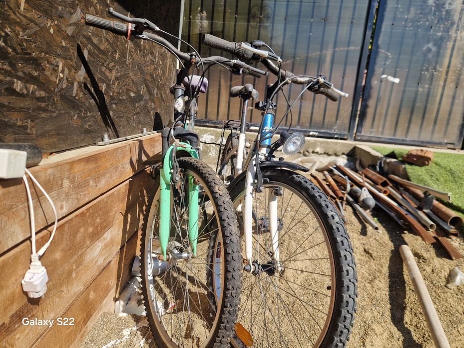 Vând două biciclete