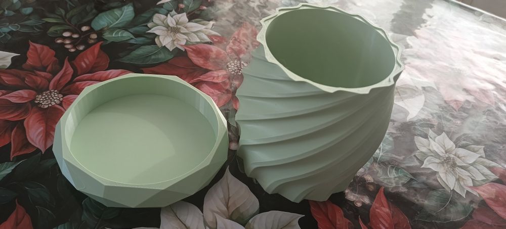 Продаю цветочные горшки