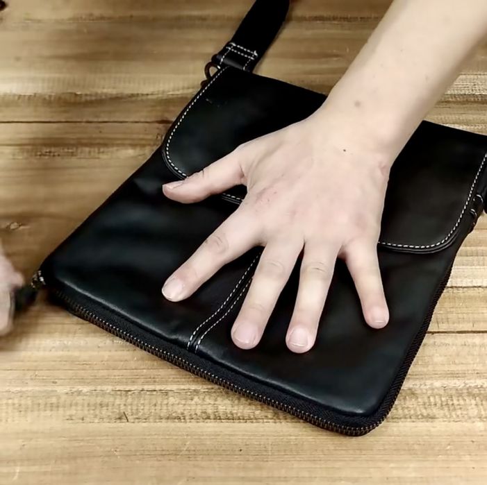 Мъжка луксозна кожена чанта с кръстна инкрустация/Черна -10% Промоция!