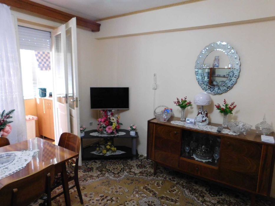 vand apart. 3 camere decomandat,et.1,central,negociabil !
