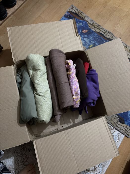 Отдам  вещи за плитку шоколада без сахара