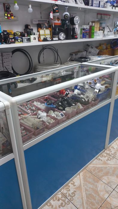 продам витрины для товаров