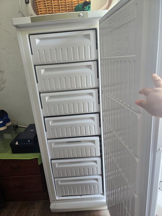 Продам морозильную камеру