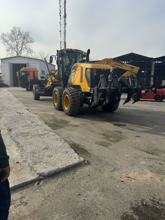 Услуги  ато грейрера опитниы водител  работаем форма оплаты любайа.