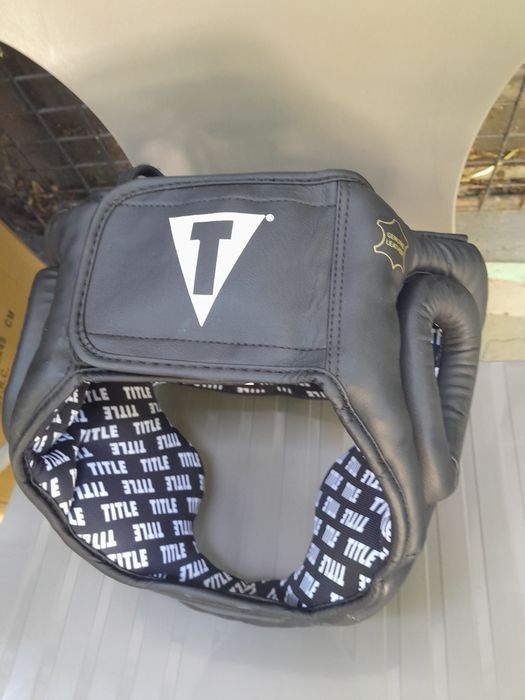 Каска за бокс Title