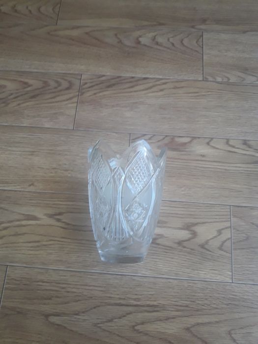 Подаю вазы хрусталь