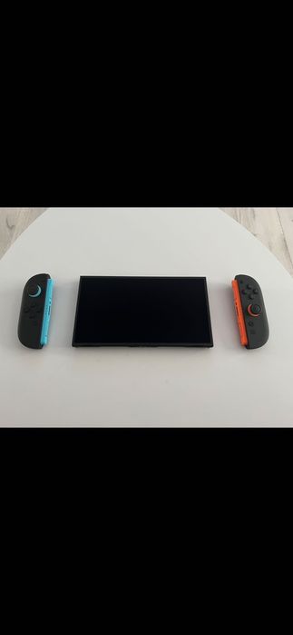 Vand Nintendo Switch 2 în garanție, cu folie de protecție aplicata.