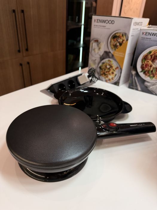 Грильница DeLonghi Multigrill 900 + подарок