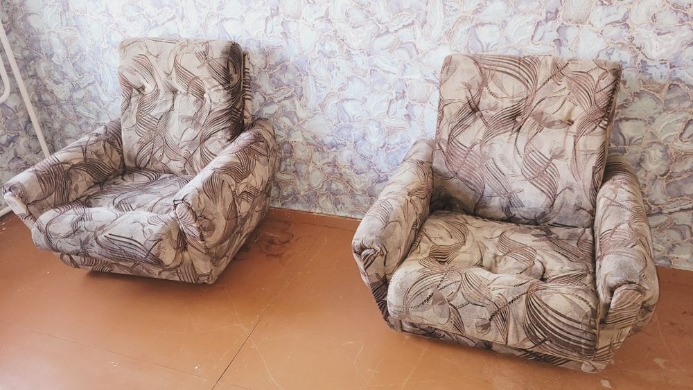 Отдам даром 2 кресла и трильяж.Самовывоз.